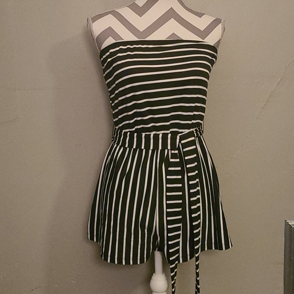 SHEIN romper. Size medium. Never worn.